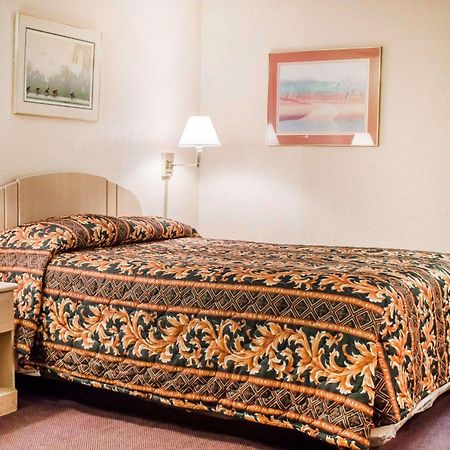 Rodeway Inn Findlay Eksteriør bilde