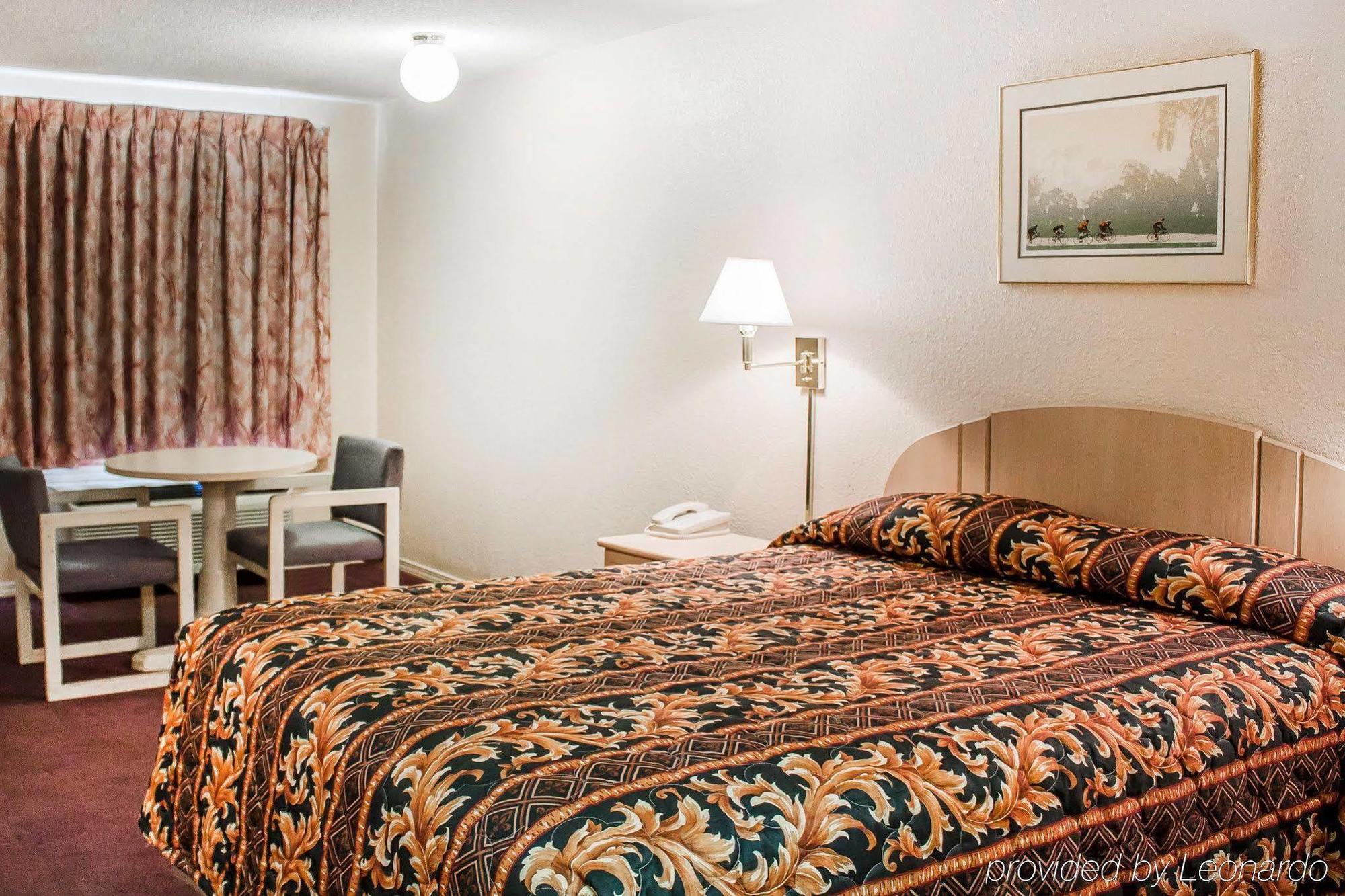 Rodeway Inn Findlay Eksteriør bilde